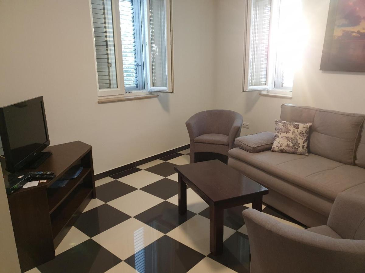 Apartment Summertime